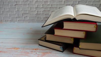 フリーランスや個人事業主が本を出版すると収入はどう変わるの？印税の割合はどのくらい？【出版社経営者が解説します】